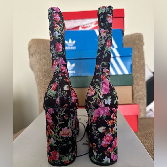 NIB Steve Madden Floral Block Heel Booties “ Loveshackfancy Vibes” - Picture 3 of 10